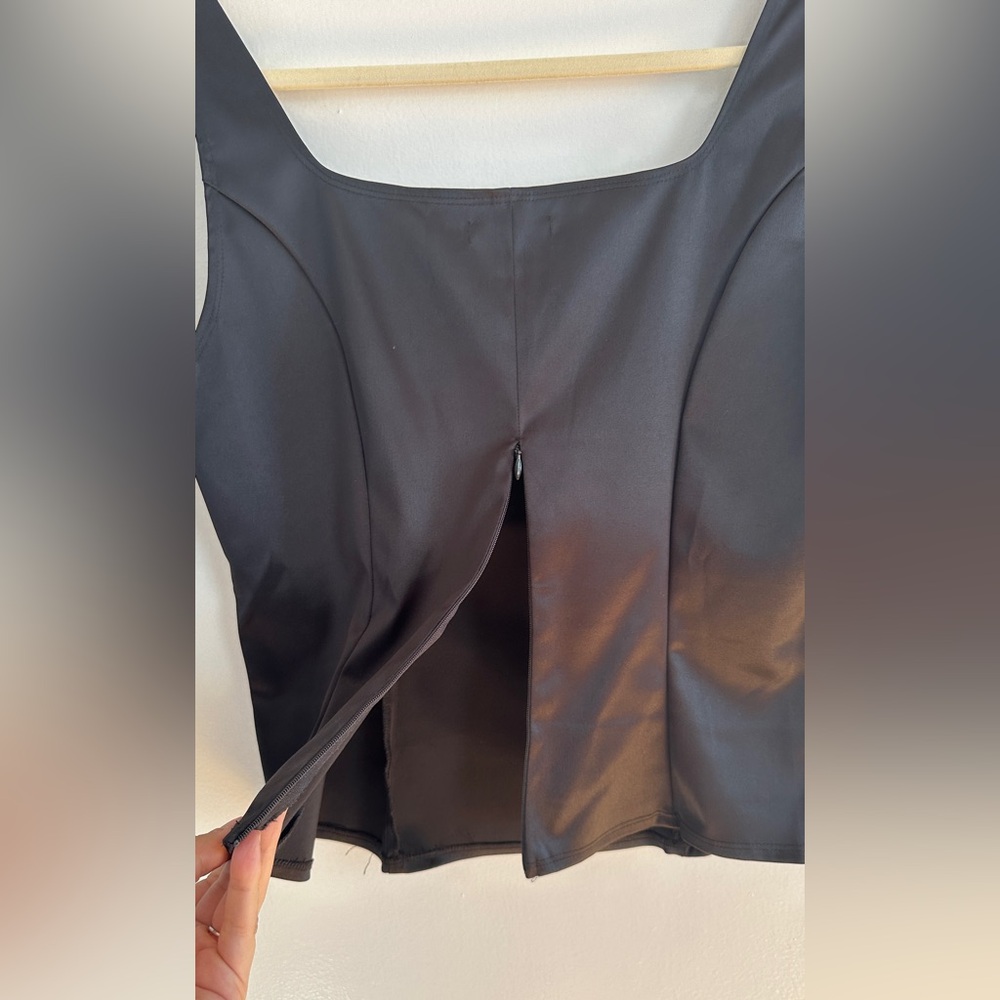 Reformation Black Structured Top!! - image 4